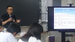 作为特邀讲师参加苏州日本人学校的特别课程